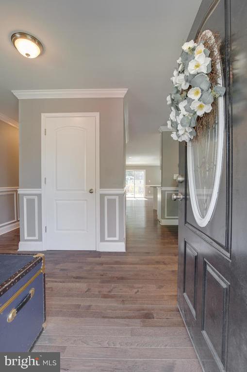 39 Hampton Road Linthicum Heights, MD 21090 - Photo 4 of 43 Wood flooring and crown molding enhances the entry