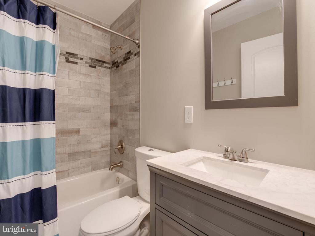 39 Hampton Road Linthicum Heights, MD 21090 - Photo 33 of 43 upper level hall bathroom