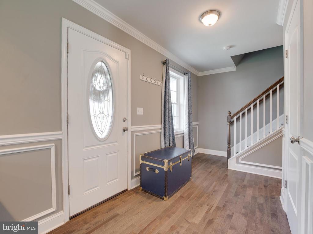39 Hampton Road Linthicum Heights, MD 21090 - Photo 5 of 43