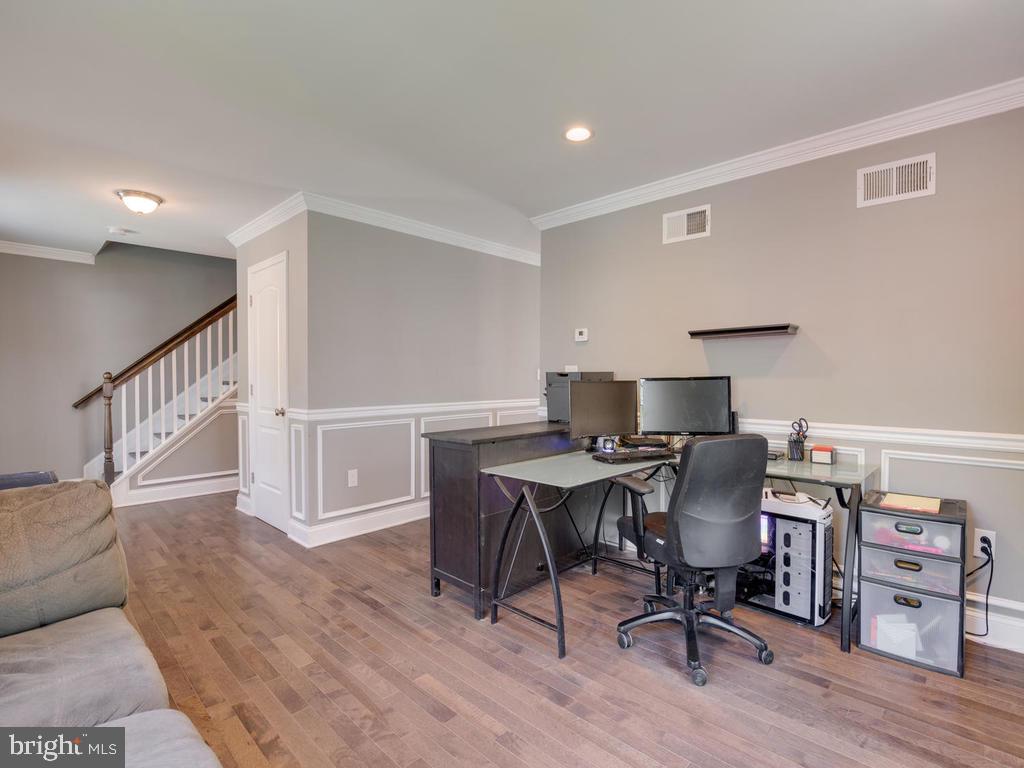 39 Hampton Road Linthicum Heights, MD 21090 - Photo 7 of 43