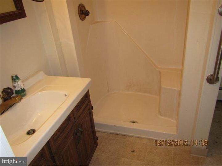5 Harbor Road Levittown, PA 19056 - Photo 14 of 25 Bathroom