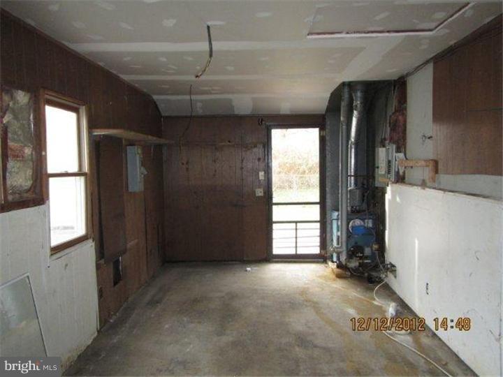5 Harbor Road Levittown, PA 19056 - Photo 24 of 25 Garage