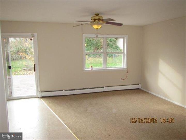 5 Harbor Road Levittown, PA 19056 - Photo 3 of 25 Living Room