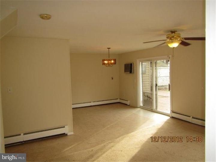 5 Harbor Road Levittown, PA 19056 - Photo 5 of 25 Dining Room