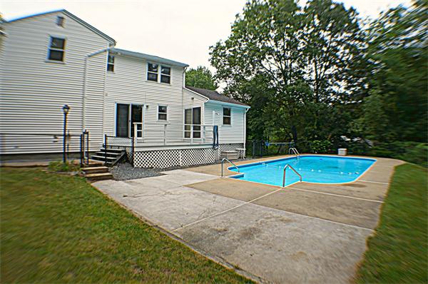 17 Davis Road Tewksbury, MA 01876 - Photo 4 of 27 Gallery Image 4