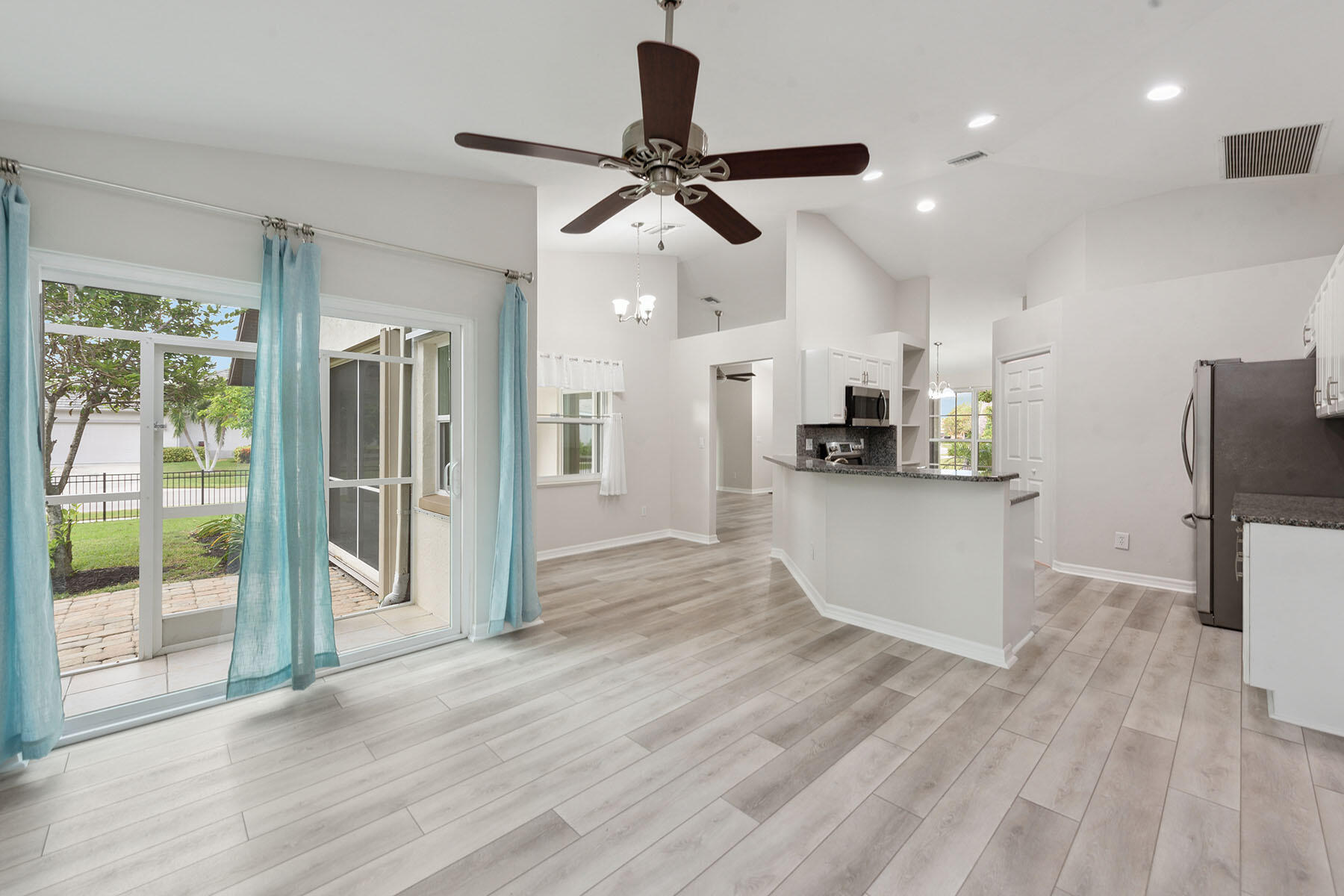 88 Tahiti Road Marco Island, FL 34145 - Photo 11 of 37 224096344ee