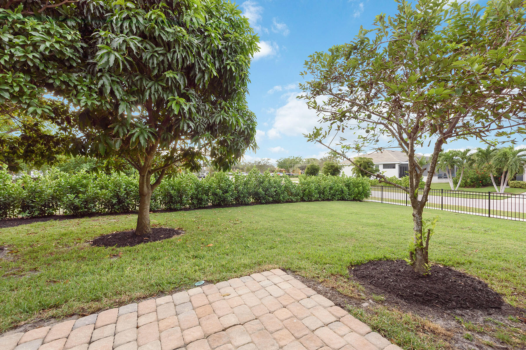88 Tahiti Road Marco Island, FL 34145 - Photo 23 of 37 224096344kk