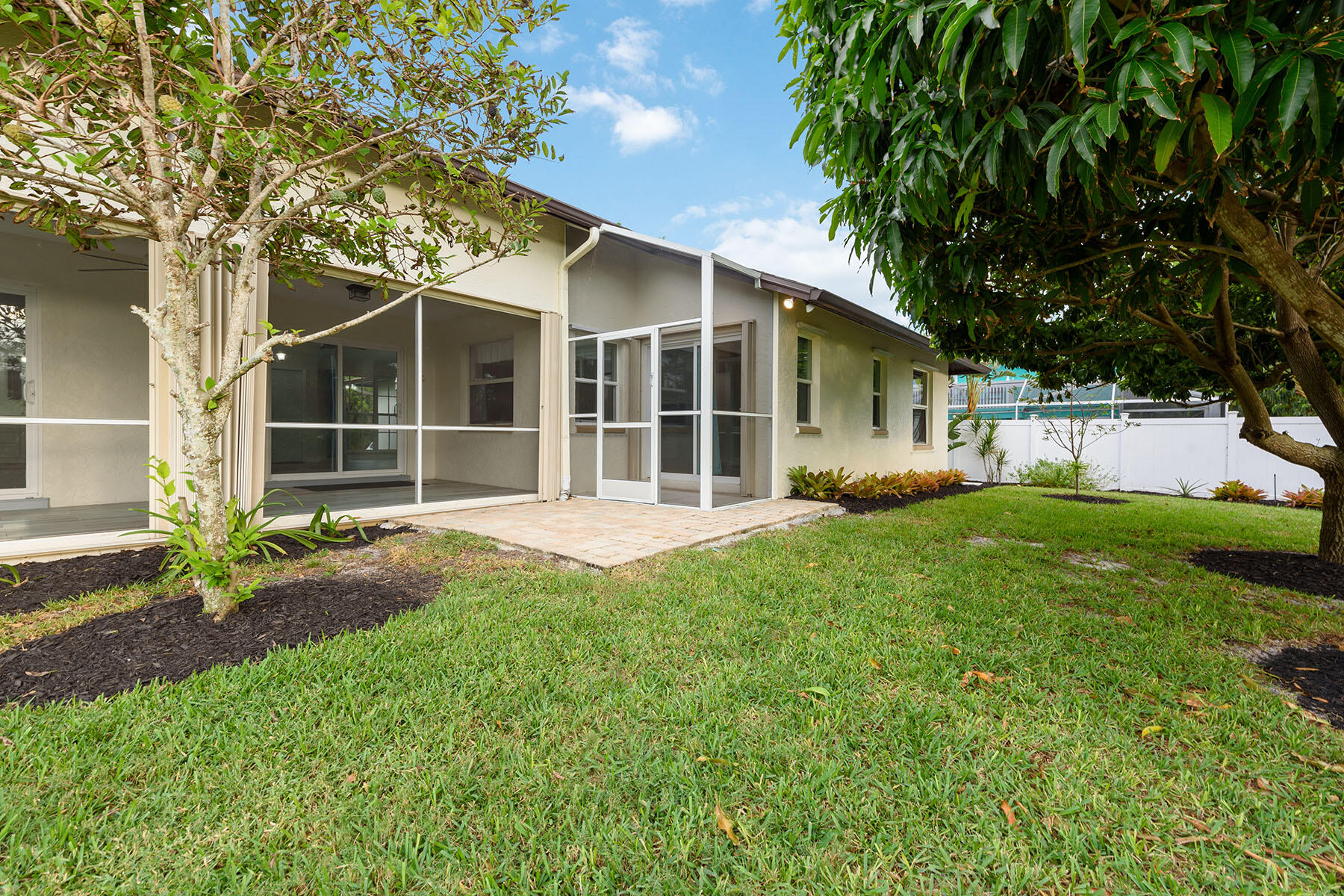 88 Tahiti Road Marco Island, FL 34145 - Photo 24 of 37 224096344l