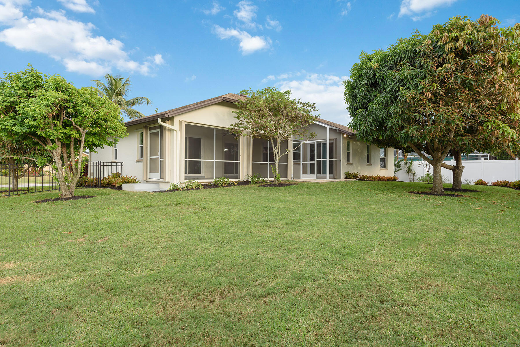 88 Tahiti Road Marco Island, FL 34145 - Photo 25 of 37 224096344ll