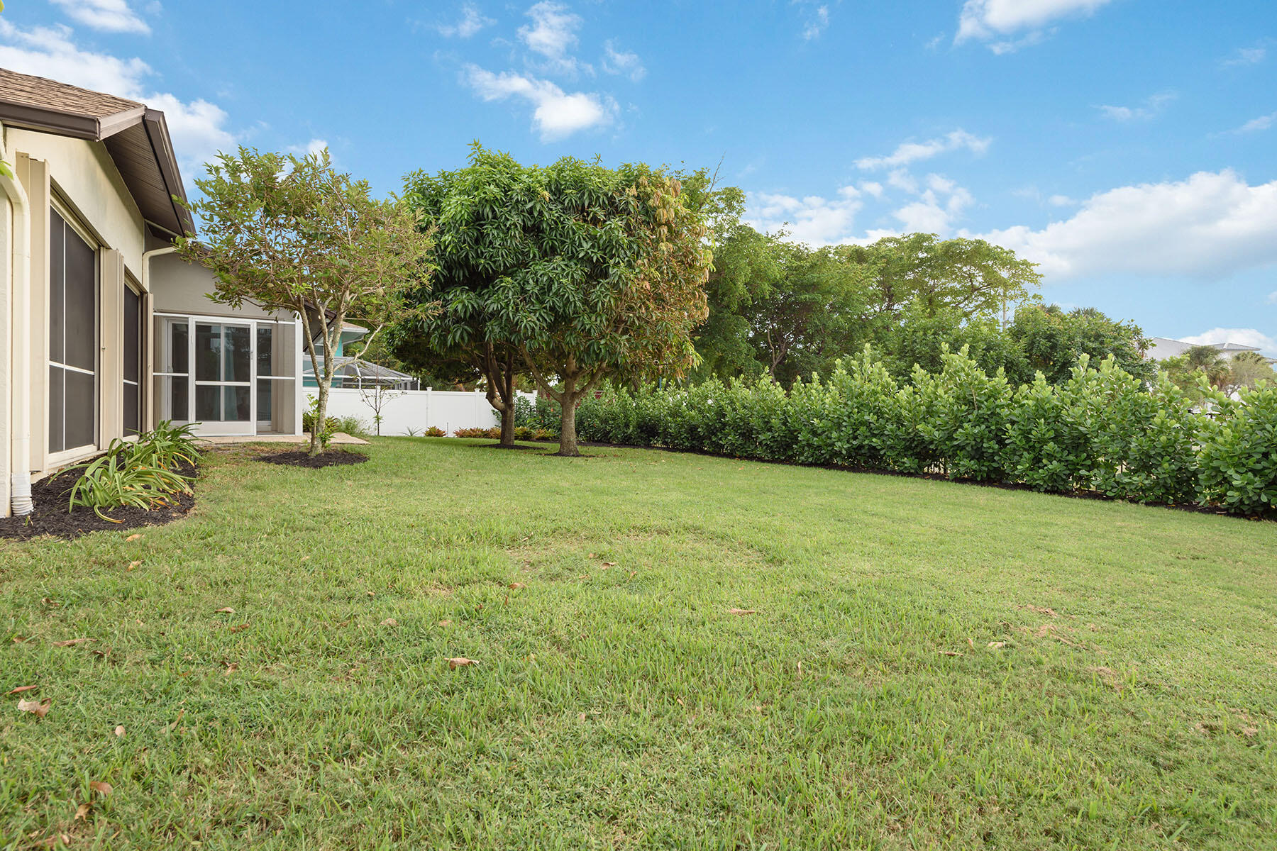 88 Tahiti Road Marco Island, FL 34145 - Photo 26 of 37 224096344m