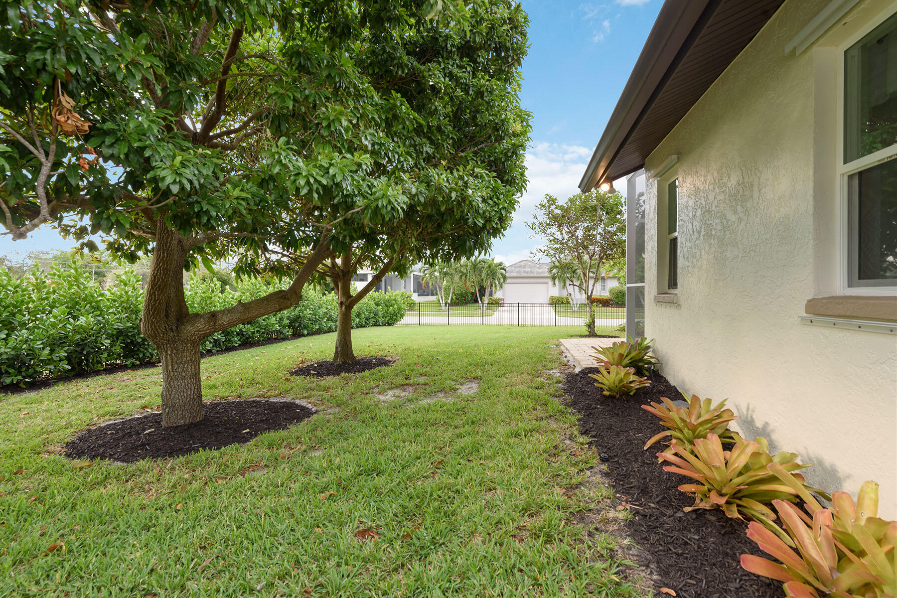 88 Tahiti Road Marco Island, FL 34145 - Photo 27 of 37 224096344mm