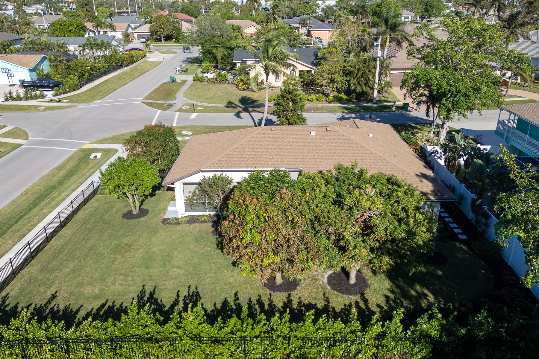 88 Tahiti Road Marco Island, FL 34145 - Photo 30 of 37 224096344o