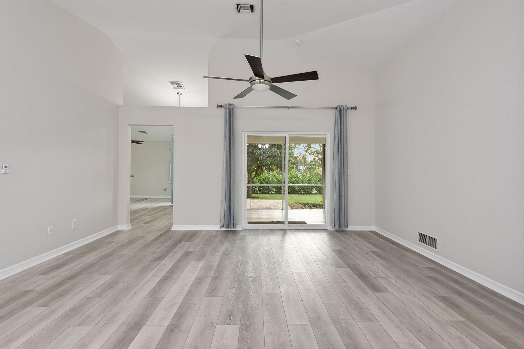 88 Tahiti Road Marco Island, FL 34145 - Photo 3 of 37 224096344aa