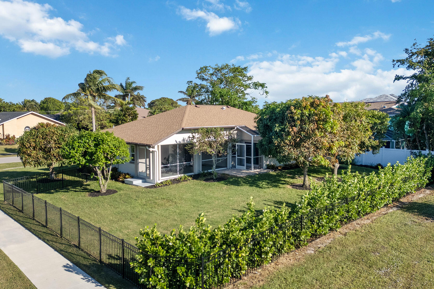 88 Tahiti Road Marco Island, FL 34145 - Photo 31 of 37 224096344oo