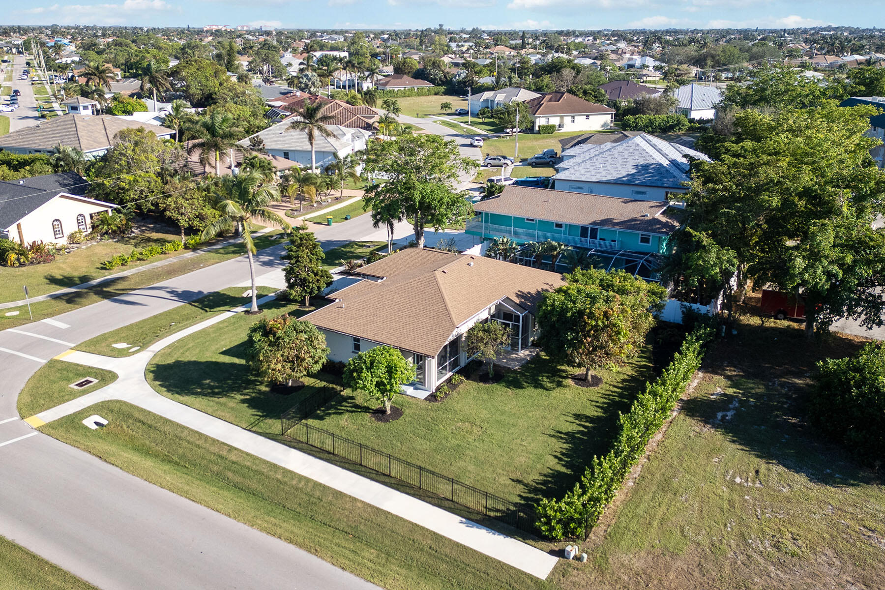 88 Tahiti Road Marco Island, FL 34145 - Photo 32 of 37 224096344p
