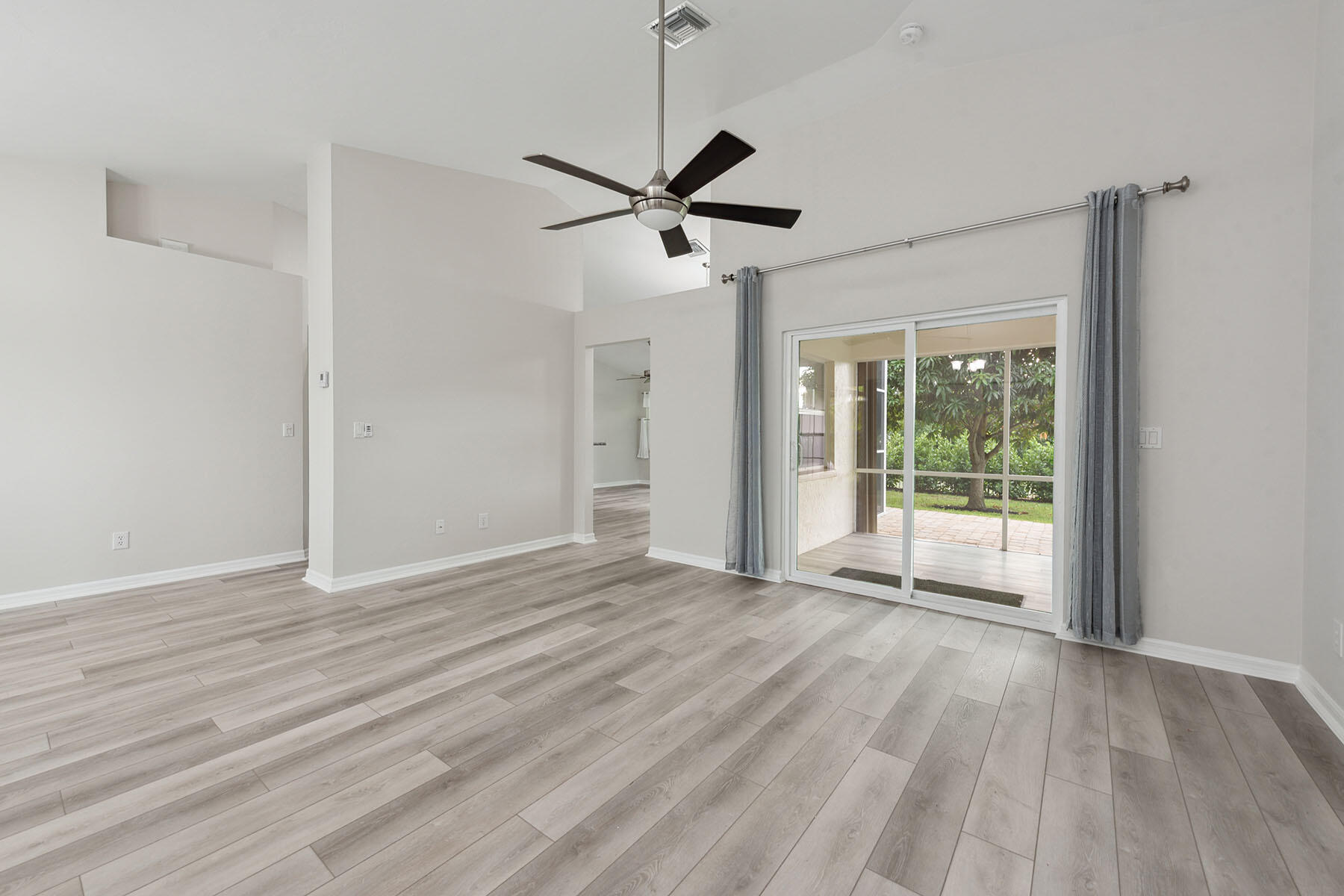 88 Tahiti Road Marco Island, FL 34145 - Photo 4 of 37 224096344b