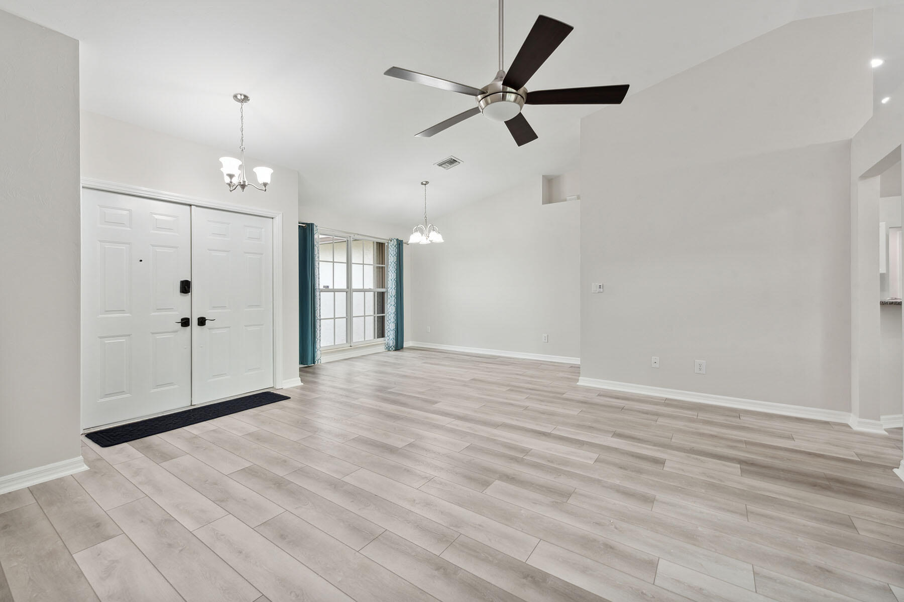 88 Tahiti Road Marco Island, FL 34145 - Photo 5 of 37 224096344bb