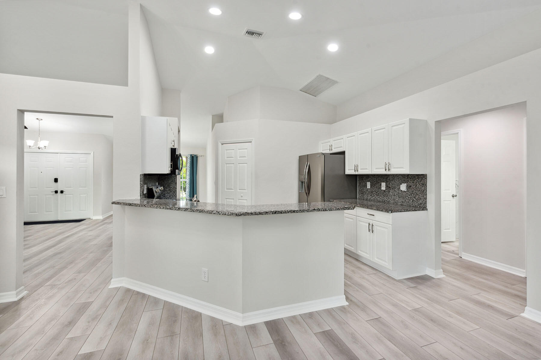 88 Tahiti Road Marco Island, FL 34145 - Photo 7 of 37 224096344cc