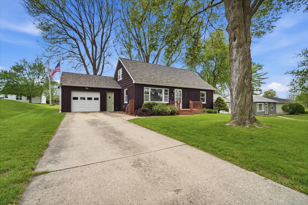 509 Smith Street Roanoke, IL 61561 - Photo 1 of 28 a front view of a house with a yard