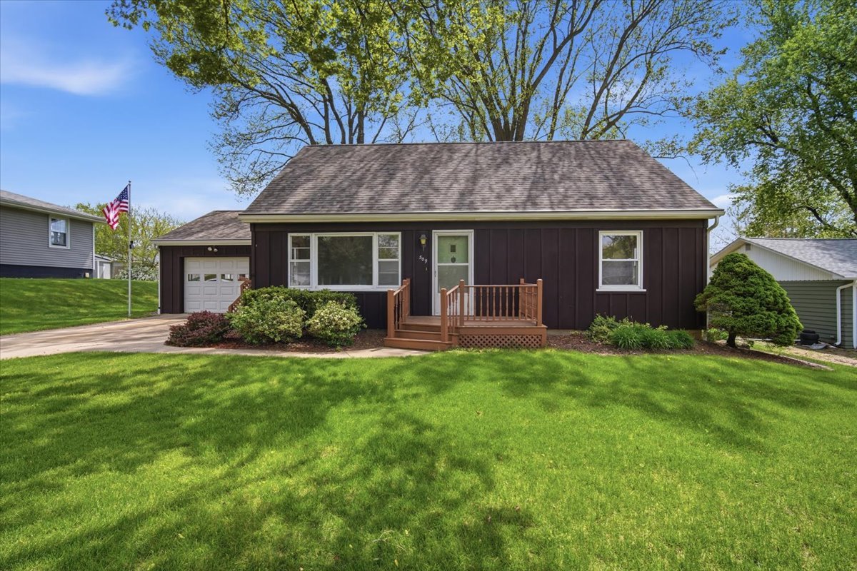 509 Smith Street Roanoke, IL 61561 - Photo 2 of 28 a front view of house with yard and green space