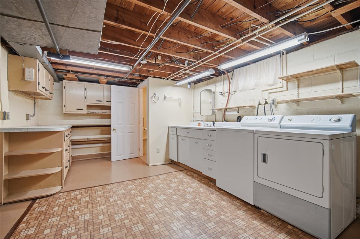 509 Smith Street Roanoke, IL 61561 - Photo 23 of 28 a utility room with cabinets