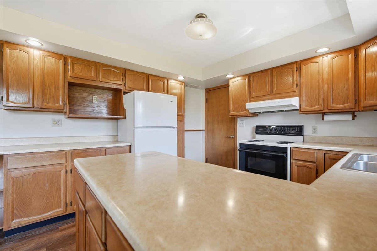509 Smith Street Roanoke, IL 61561 - Photo 6 of 28 a kitchen with granite countertop a refrigerator stove top oven and sink