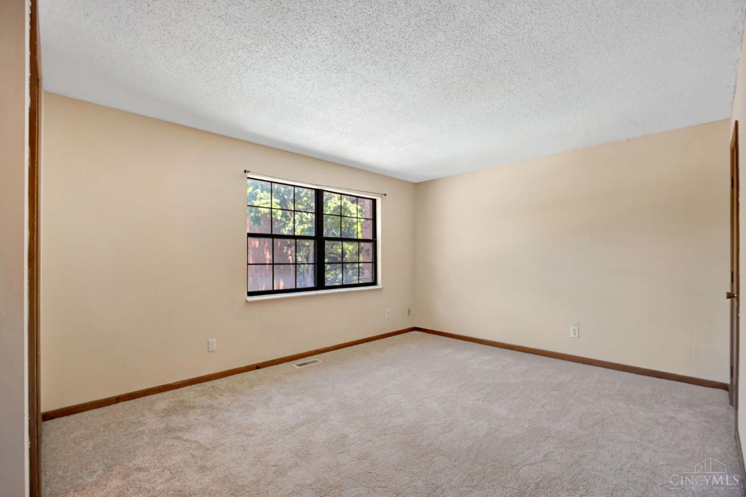 10667 Montgomery Road, Unit 13 Montgomery, OH 45242 - Photo 15 of 36