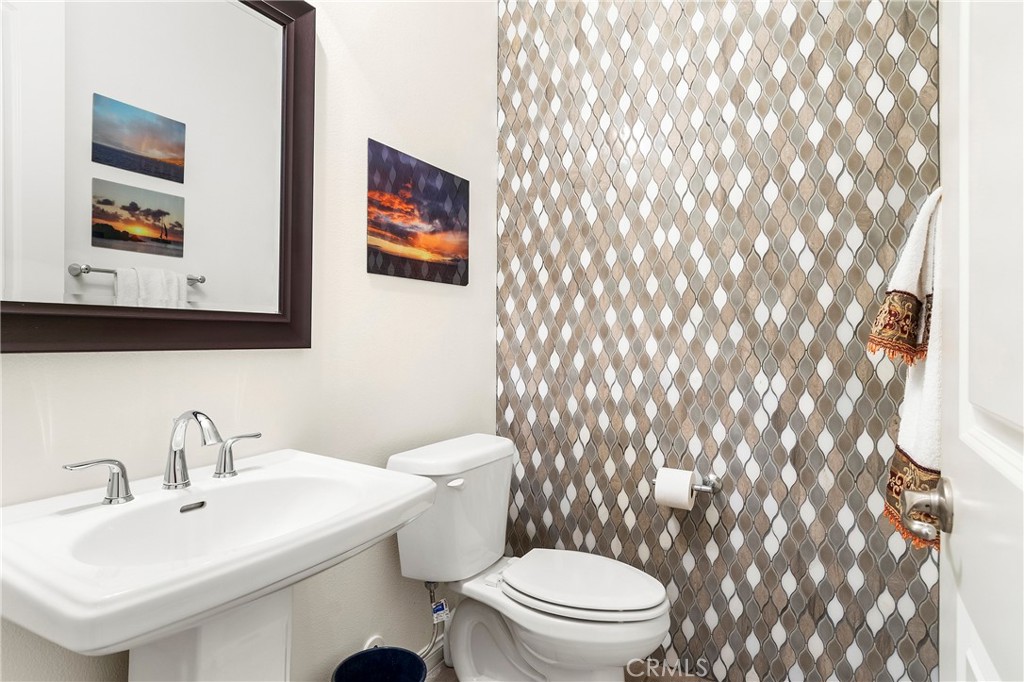 12528 Locke Circle Riverside, CA 92503 - Photo 10 of 46 a bathroom with a toilet a sink and mirror