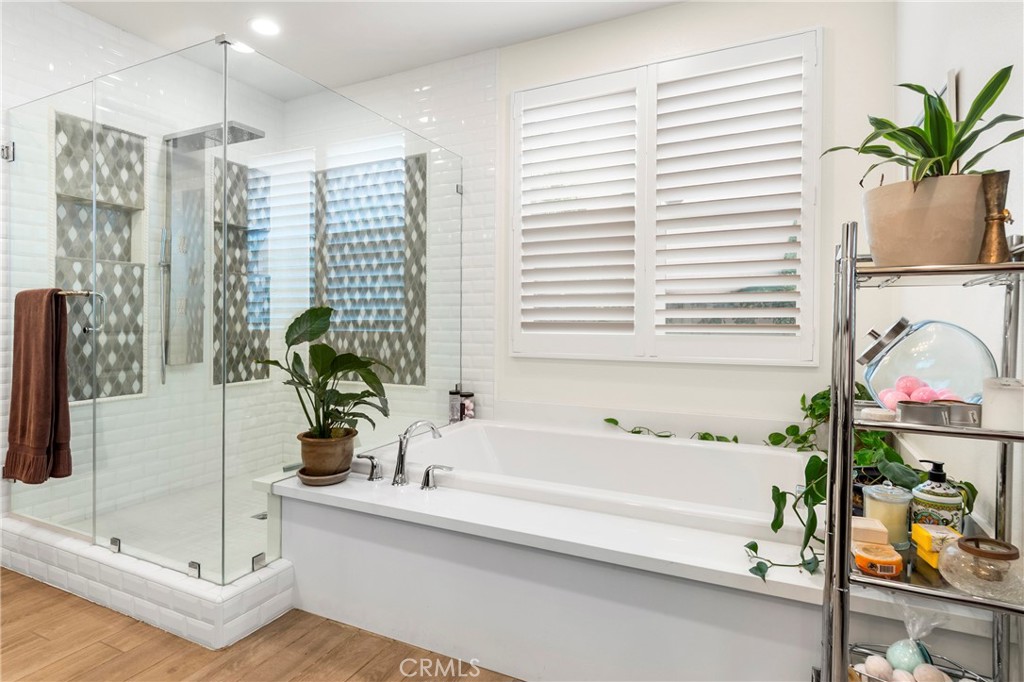 12528 Locke Circle Riverside, CA 92503 - Photo 17 of 46 a bathroom with a tub a potted plant and a sink