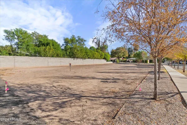 $329,000 | 1190 South Maple Avenue, Unit 1, Tempe, AZ 85281