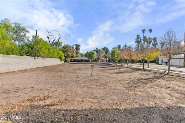 $329,000 | 1190 South Maple Avenue, Unit 1, Tempe, AZ 85281