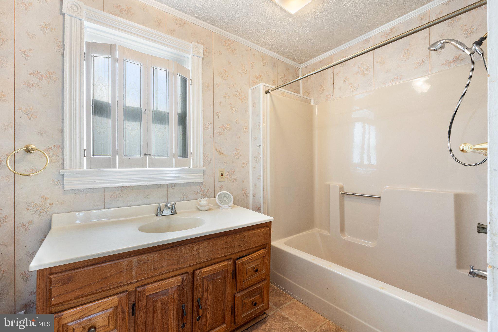 210 Clark Road Middletown, VA 22645 - Photo 19 of 38 Full bath on main level