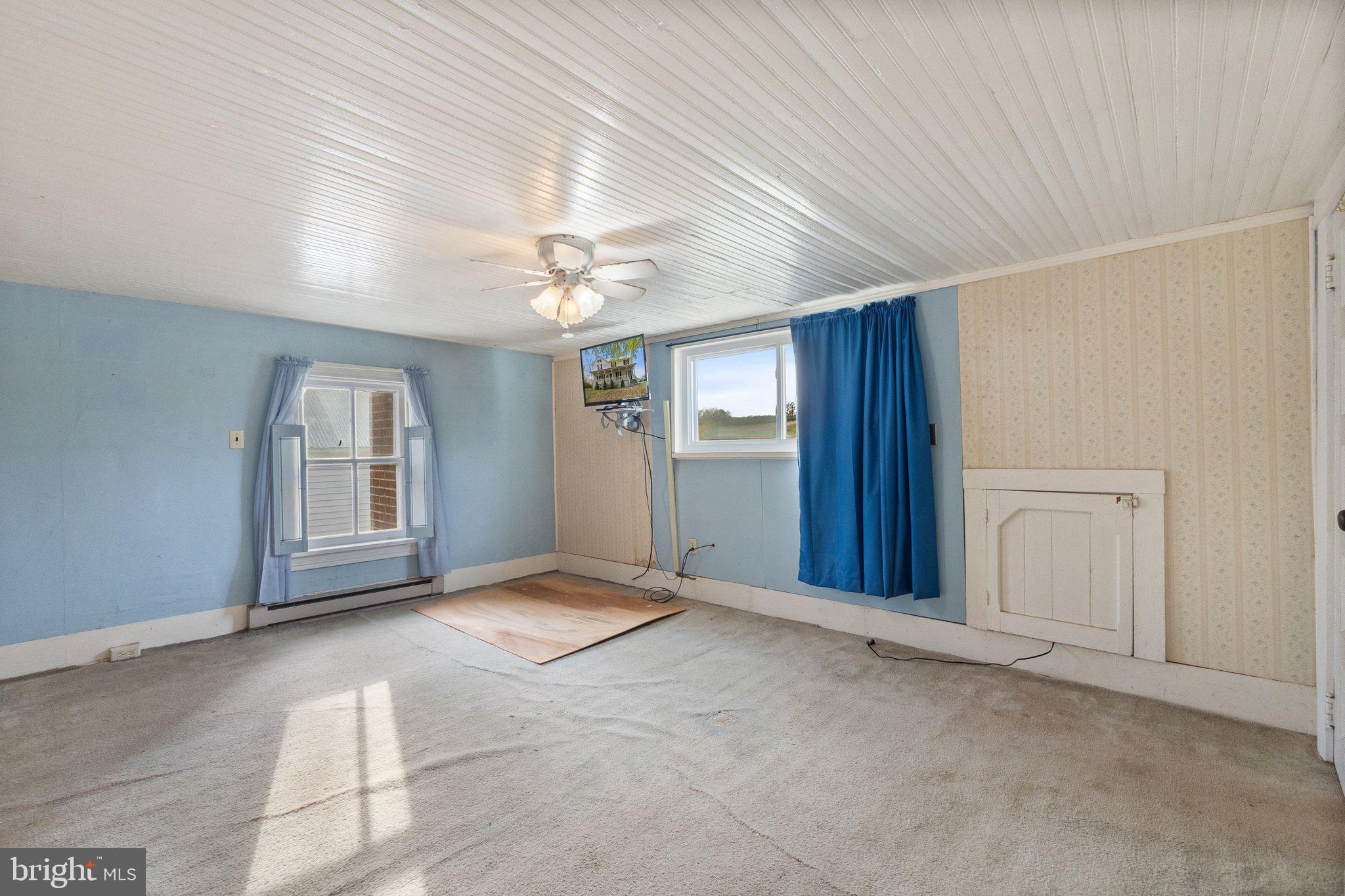 210 Clark Road Middletown, VA 22645 - Photo 20 of 38 Primary bedroom