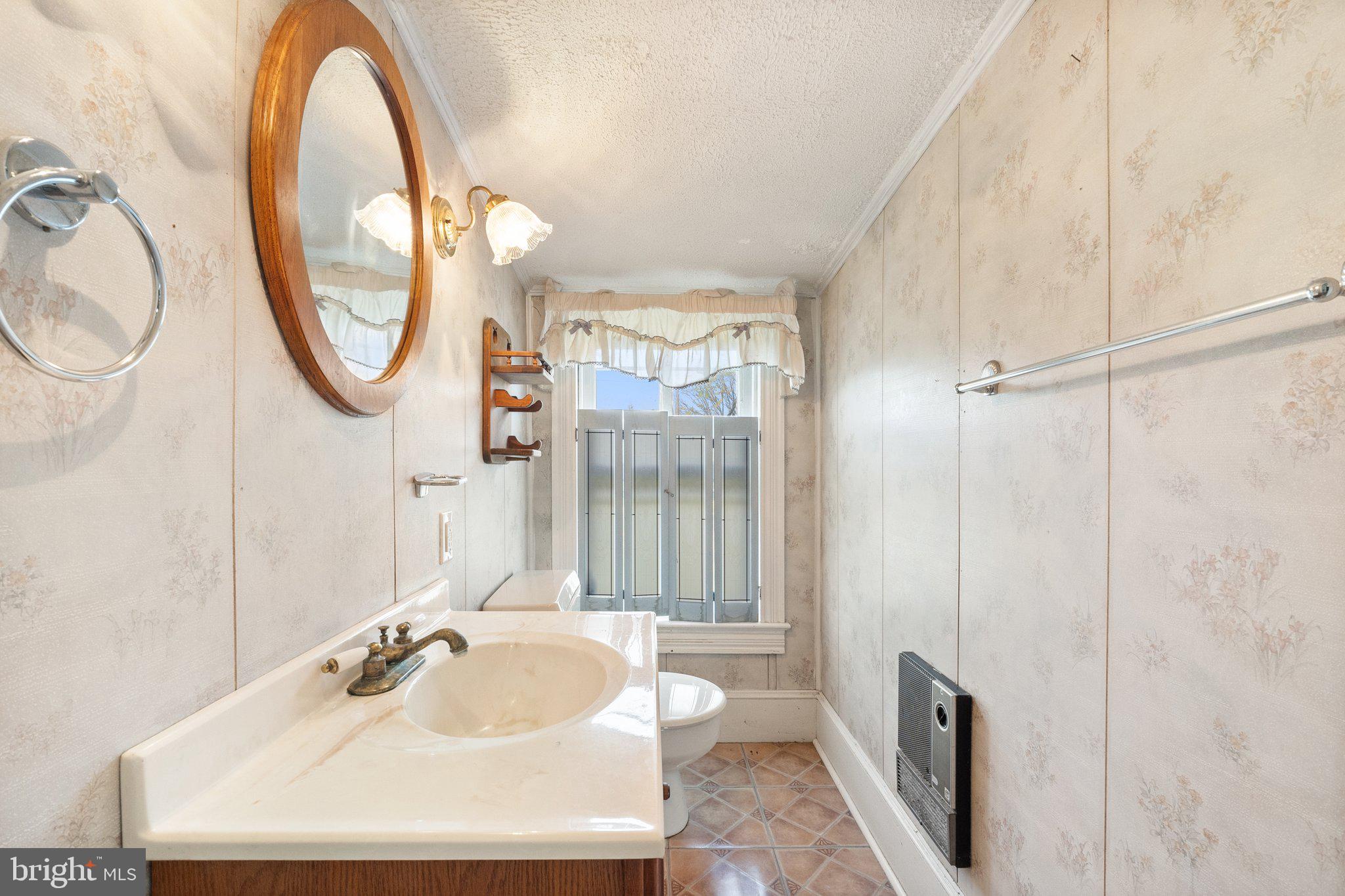 210 Clark Road Middletown, VA 22645 - Photo 22 of 38 Attached half bath