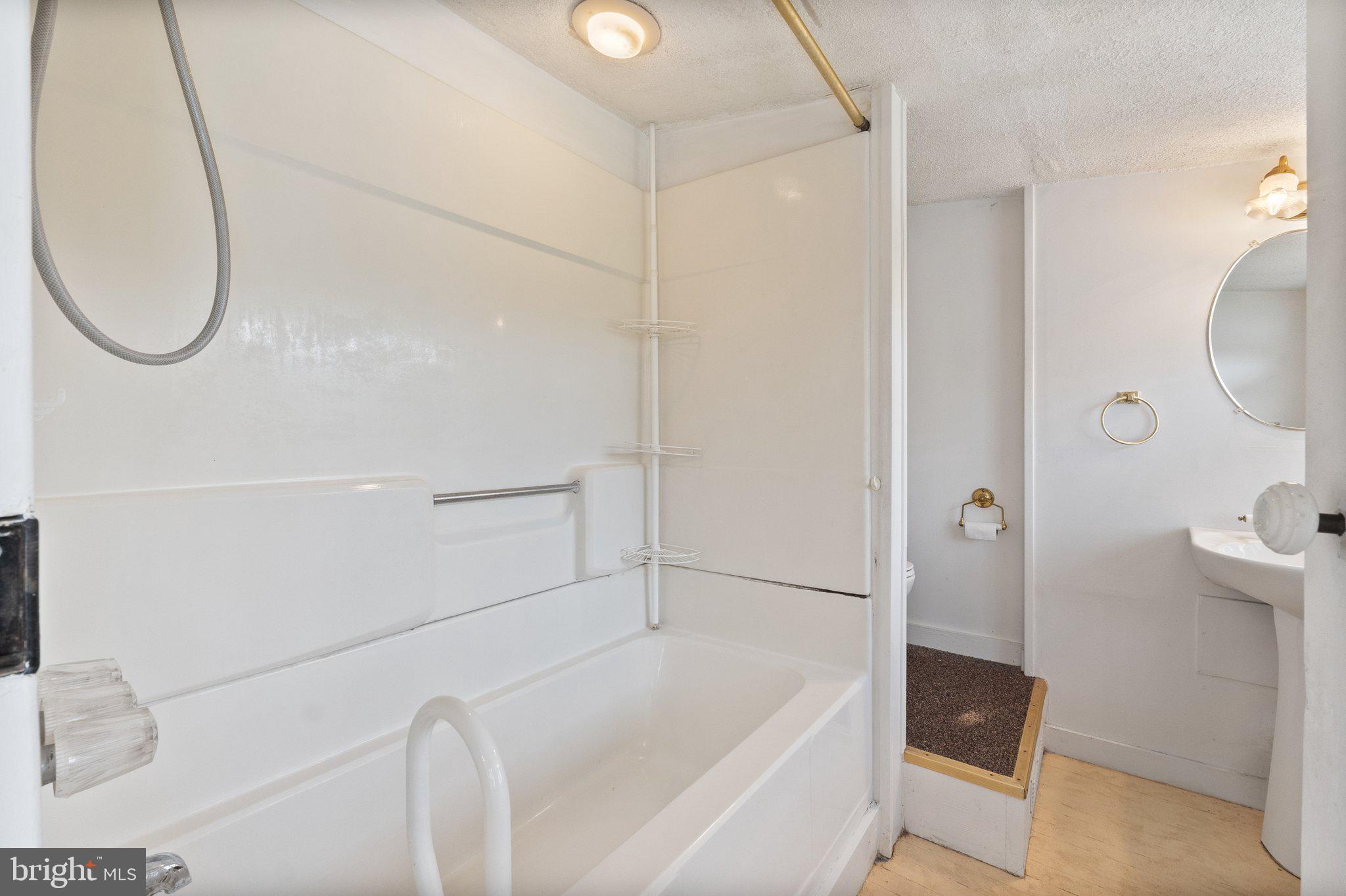 210 Clark Road Middletown, VA 22645 - Photo 29 of 38 Full bath on upper level
