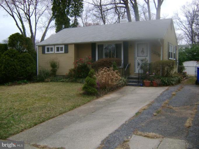 3209 Edgewood Road Kensington, MD 20895 - Photo 2 of 13 Driveway