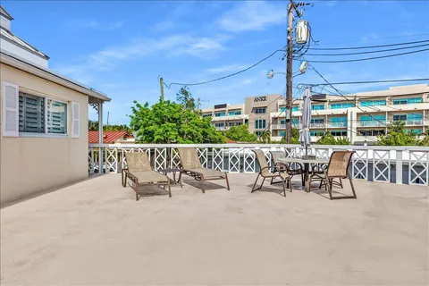 $220,000 | 2124 Northeast 5th Avenue, Unit 212, Wilton Manors, FL 33305