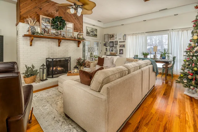 $325,000 | 381 County Road 100 East, Norris City, IL 62869