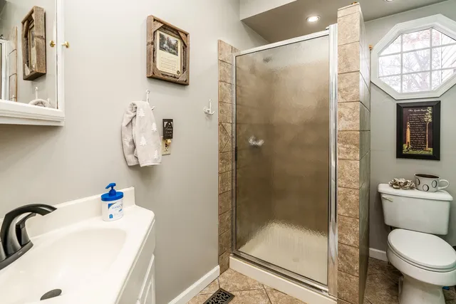 $325,000 | 381 County Road 100 East, Norris City, IL 62869