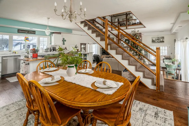 $325,000 | 381 County Road 100 East, Norris City, IL 62869