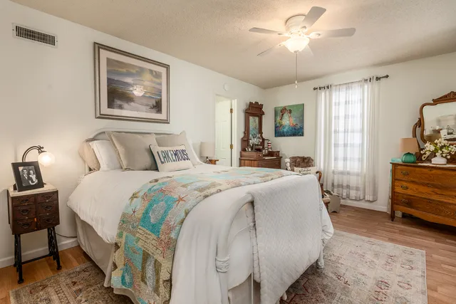 $325,000 | 381 County Road 100 East, Norris City, IL 62869