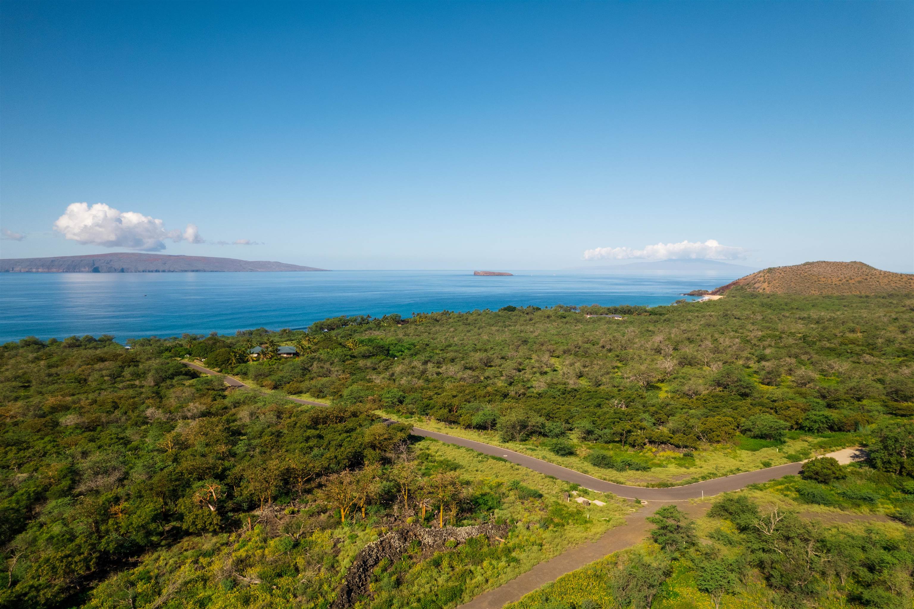 7191 Makena Road Kihei, HI 96753 - Photo 5 of 20 a view of a room with an ocean