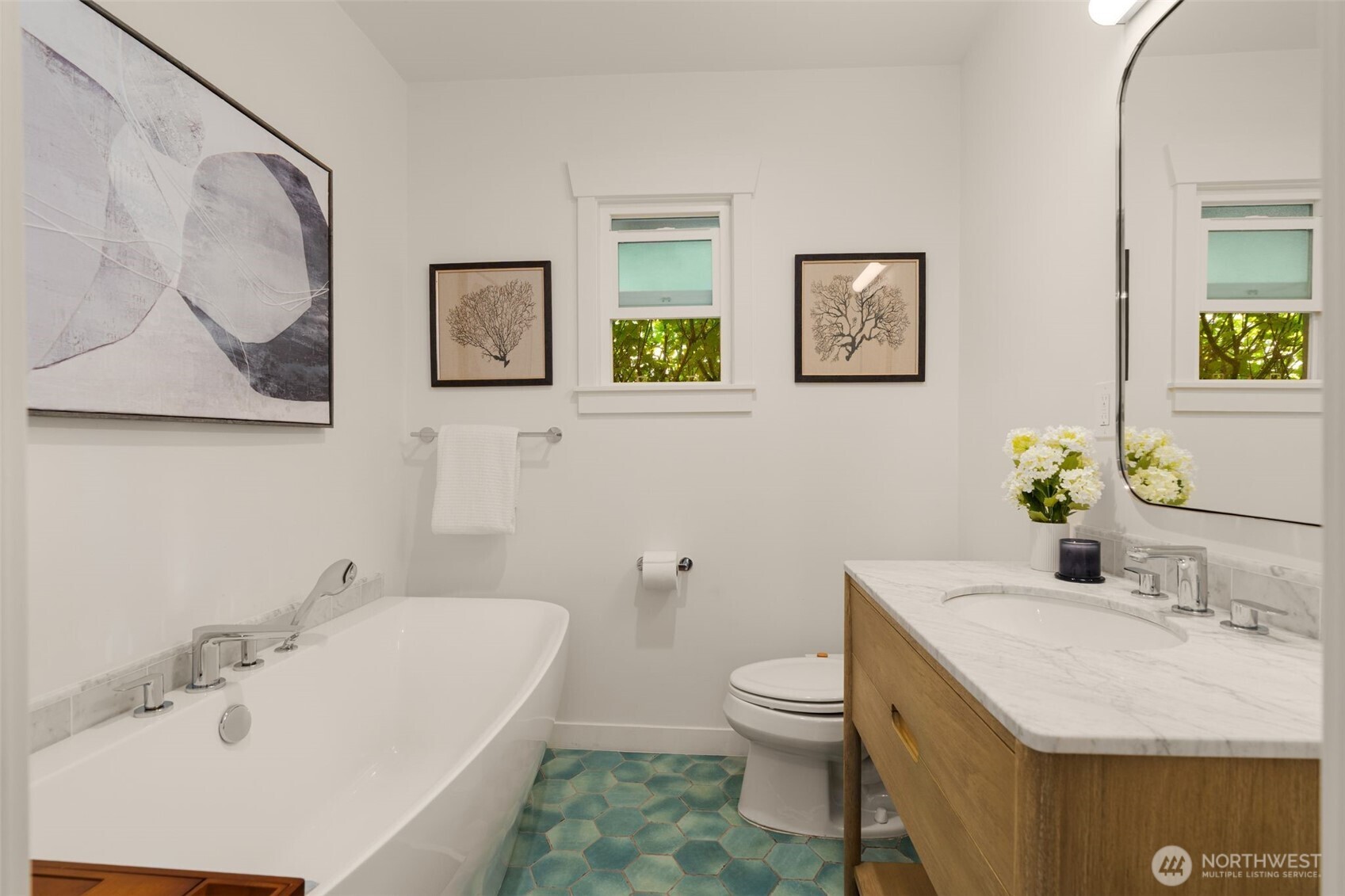 4037 52nd Avenue Southwest Seattle, WA 98116 - Photo 16 of 26 Gallery Image 16