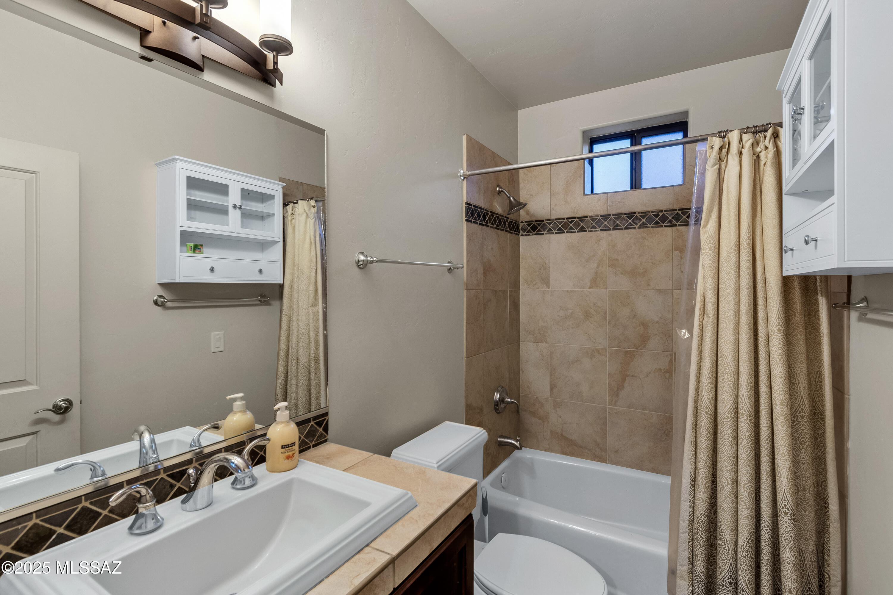 2010 East River Road, Unit 102 Tucson, AZ 85718 - Photo 13 of 19