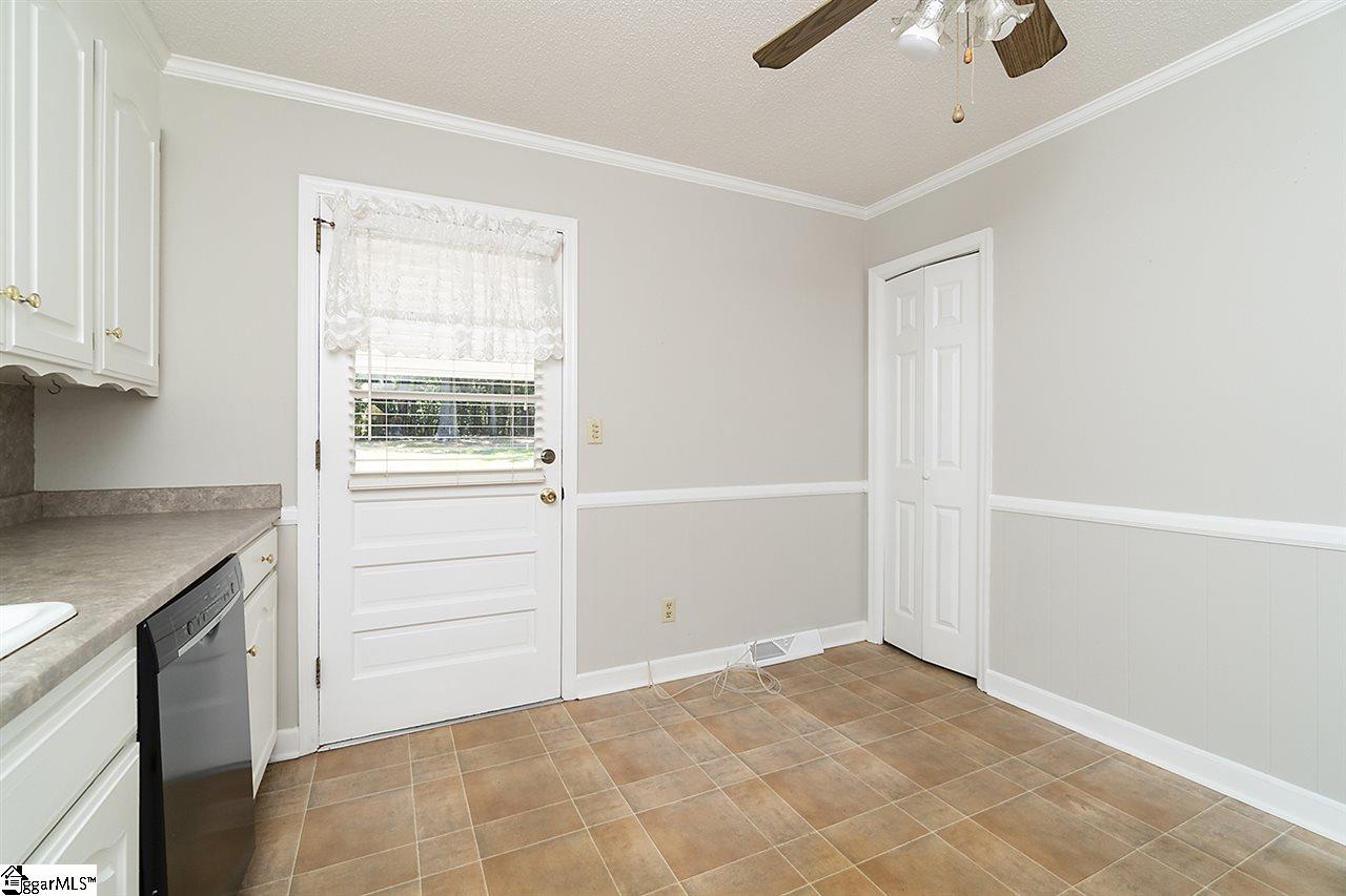 35 South Bates Road Taylors, SC 29687 - Photo 14 of 36