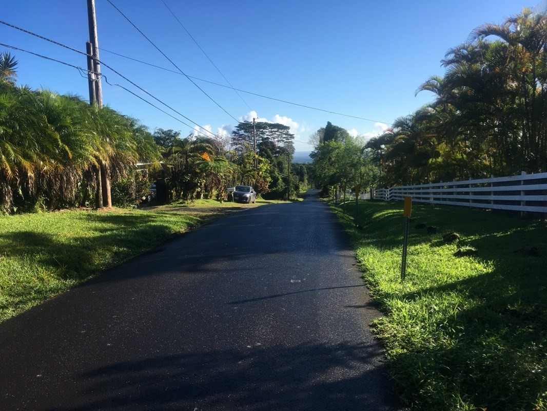 580 Hoaka Road Hilo, HI 96720 - Photo 3 of 8 a backyard of a house with lots of green space