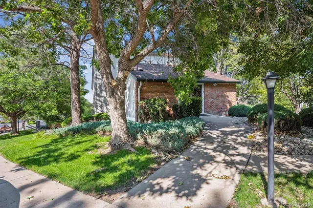a picture of a bench in front of a mirror