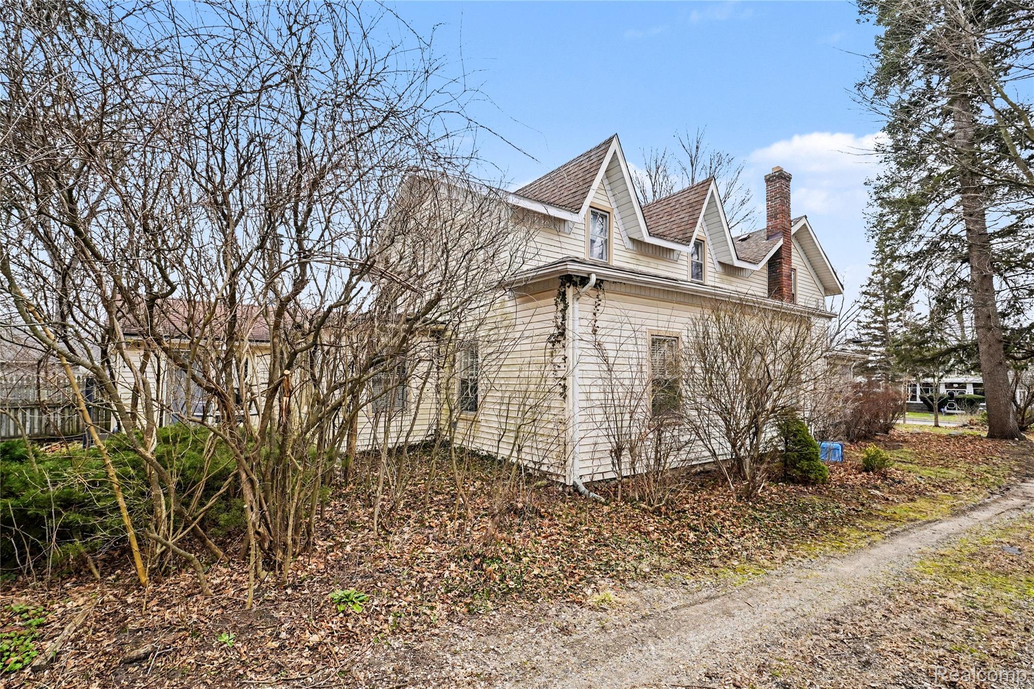 609 Main Street Fenton, MI 48430 - Photo 20 of 26 033_file_6118.jpg