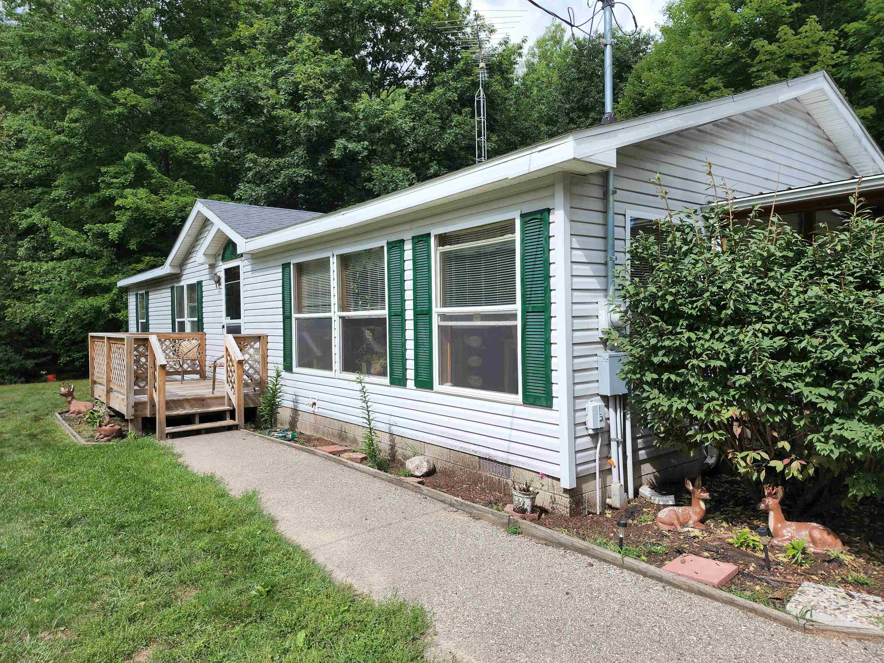 9801 Meredith Grade Road Harrison, MI 48625 - Photo 2 of 30