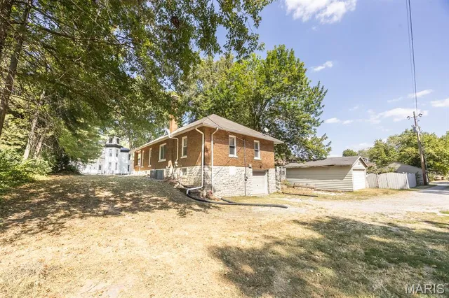 $185,000 | 8 Kircher Place, Belleville, IL 62220